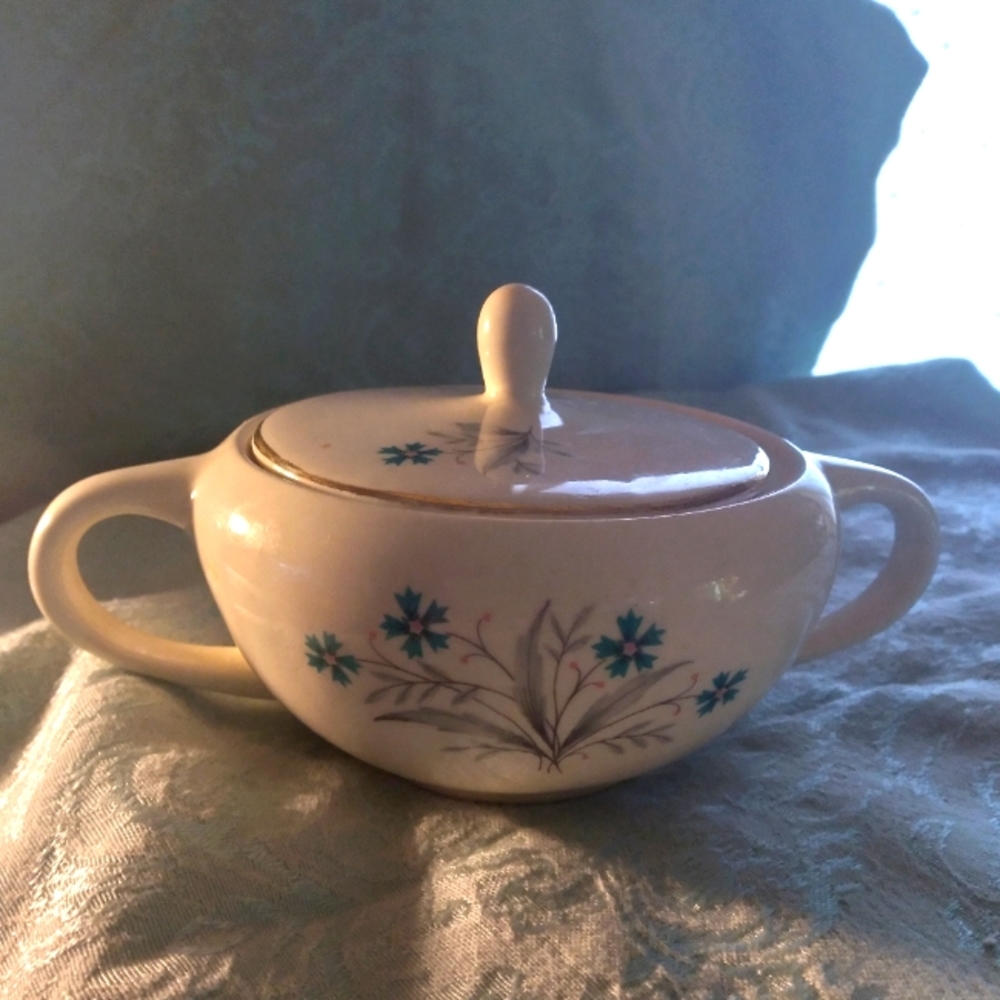 Vintage sugar bowl or trinket box